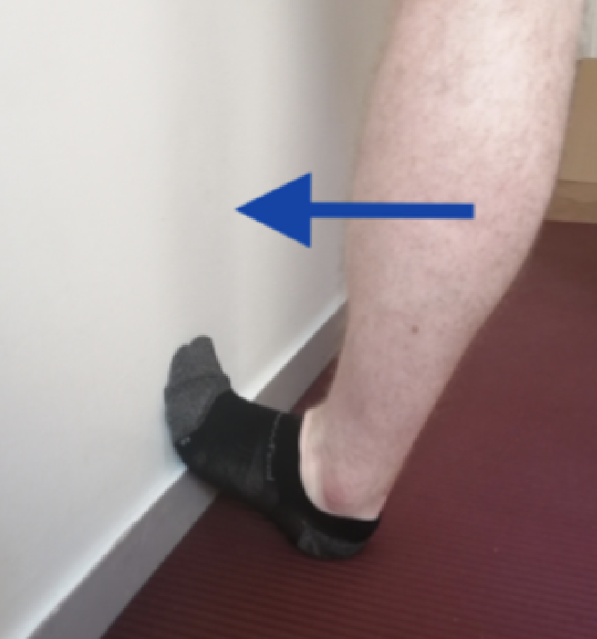 Image représentant une jambe s'étirant la partie inférieure du mollet